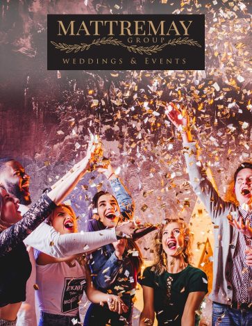 Baner MattRemay Group Weddings & Events z gośćmi bawiącymi się na weselu.